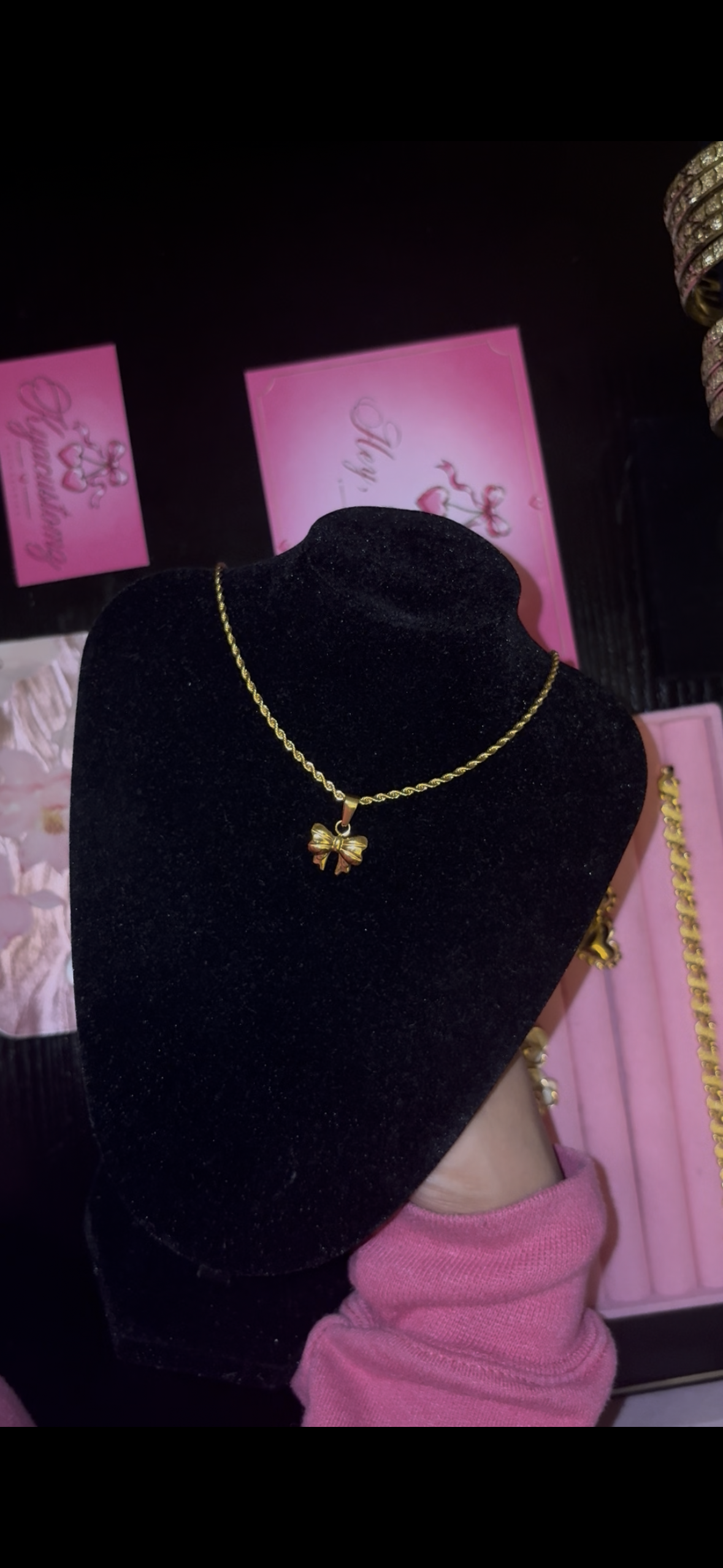 Bow necklace